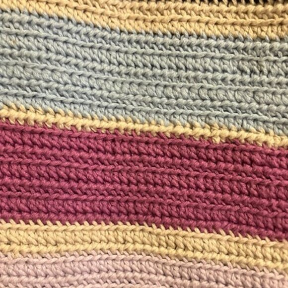 Colorblock Crochet Top with Strings - Picture 4 of 4